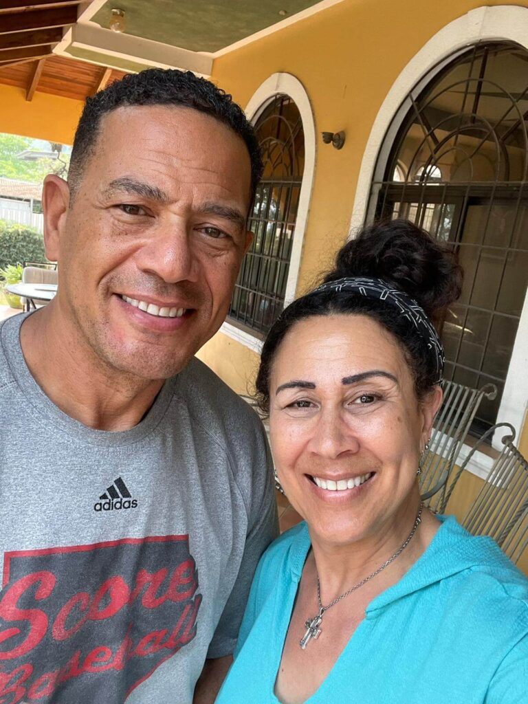 Momentos bendecidos en casa Blessed Moments at Home