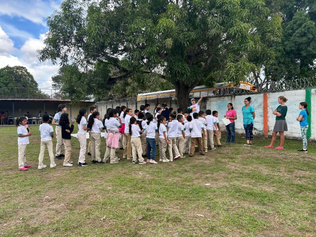 Asistencia en actividades escolares School Activities